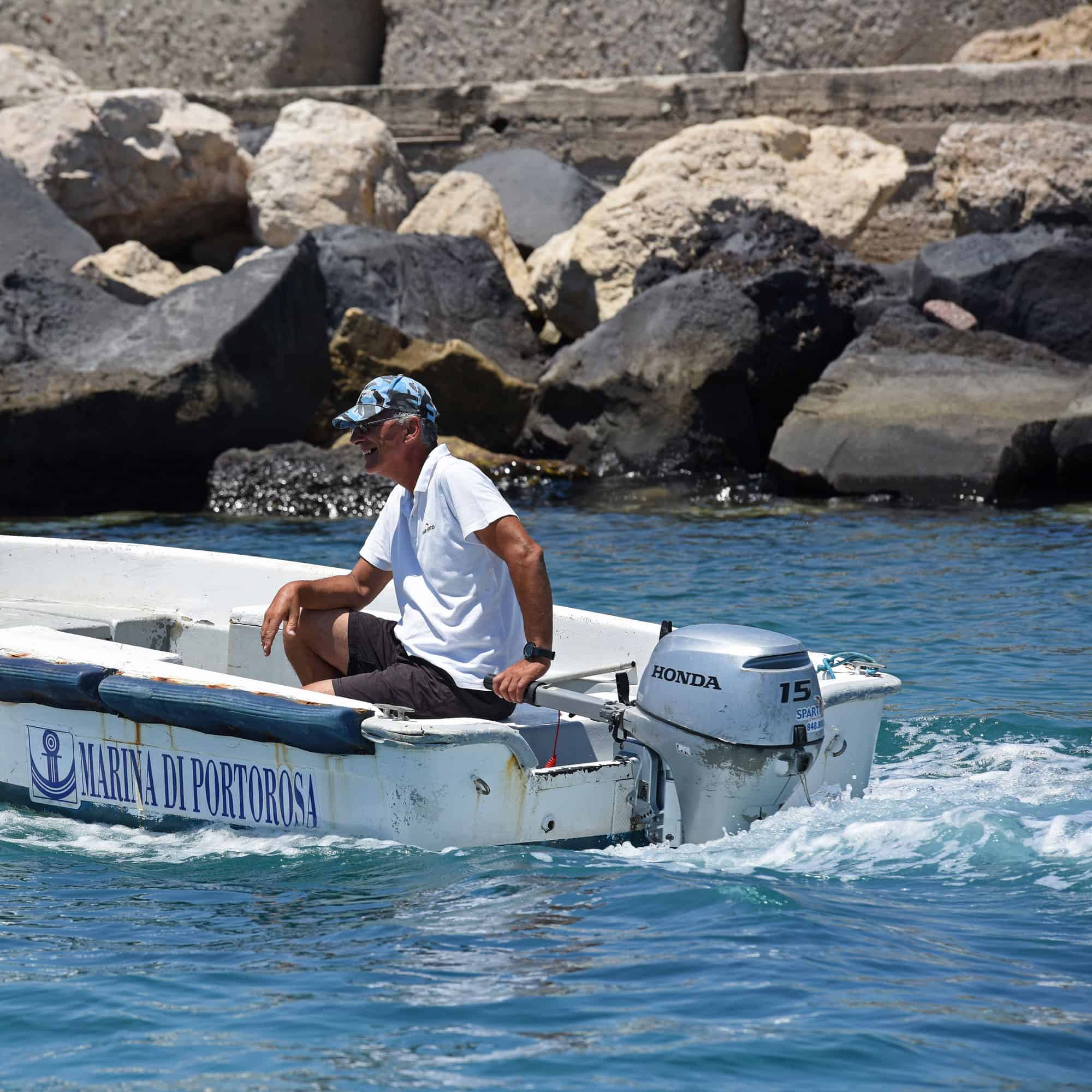 Honda 15hp 4-Stroke Short Shaft Outboard Engine - Image 4