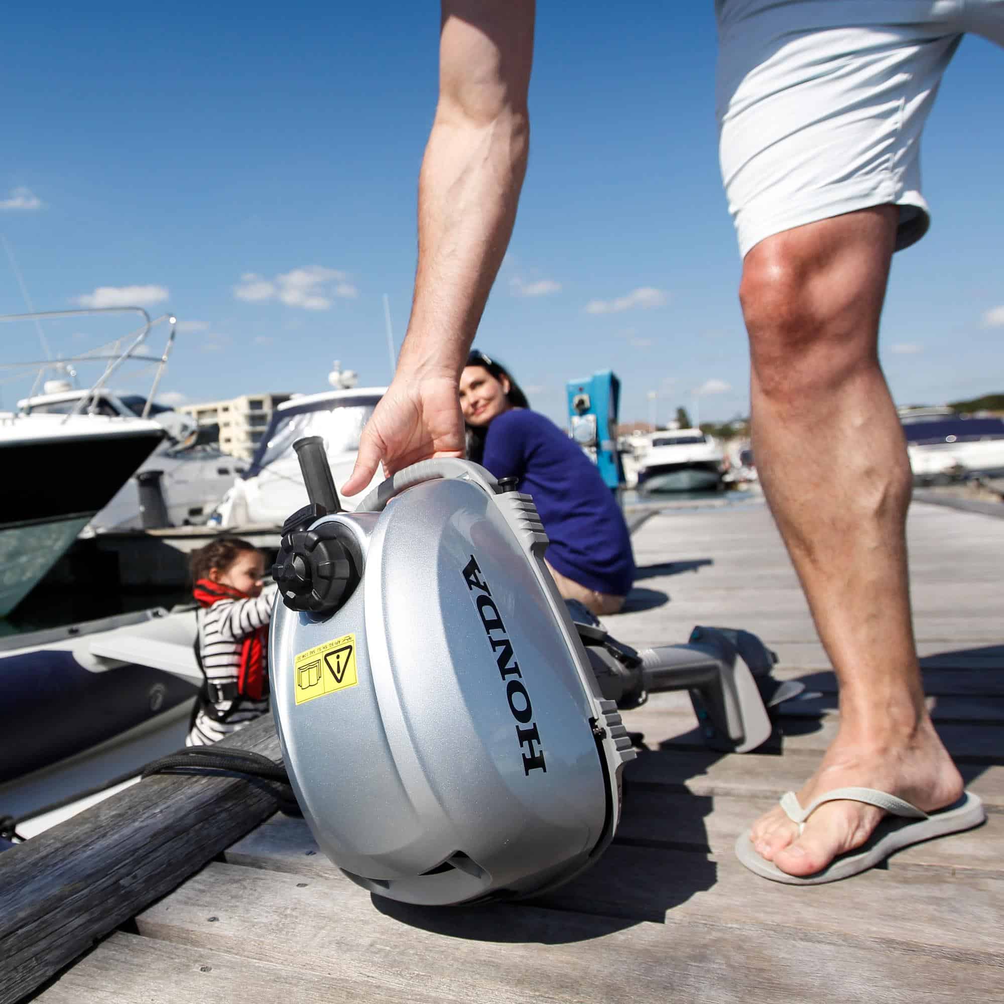 Honda 2.3hp 4-Stroke Long Shaft Outboard Engine - Image 3