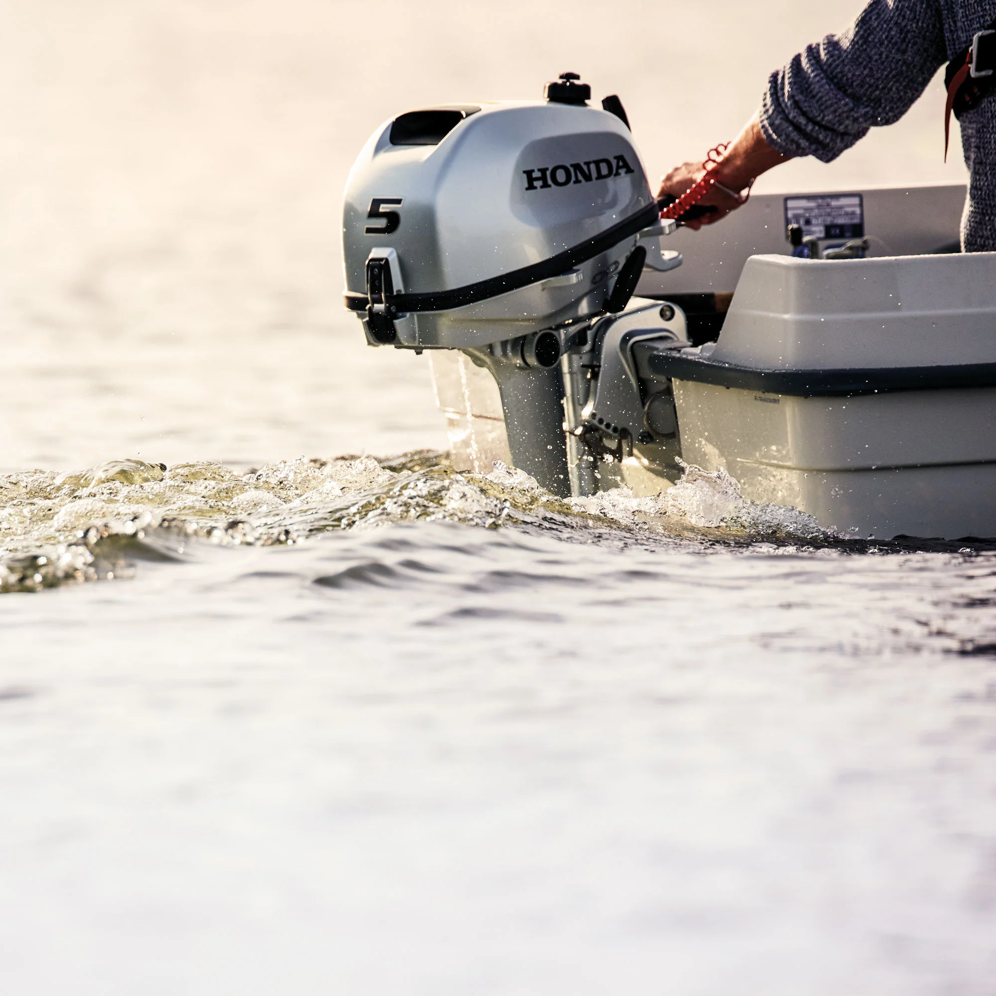 Honda 5hp 4-Stroke Short Shaft Outboard Engine - Image 3