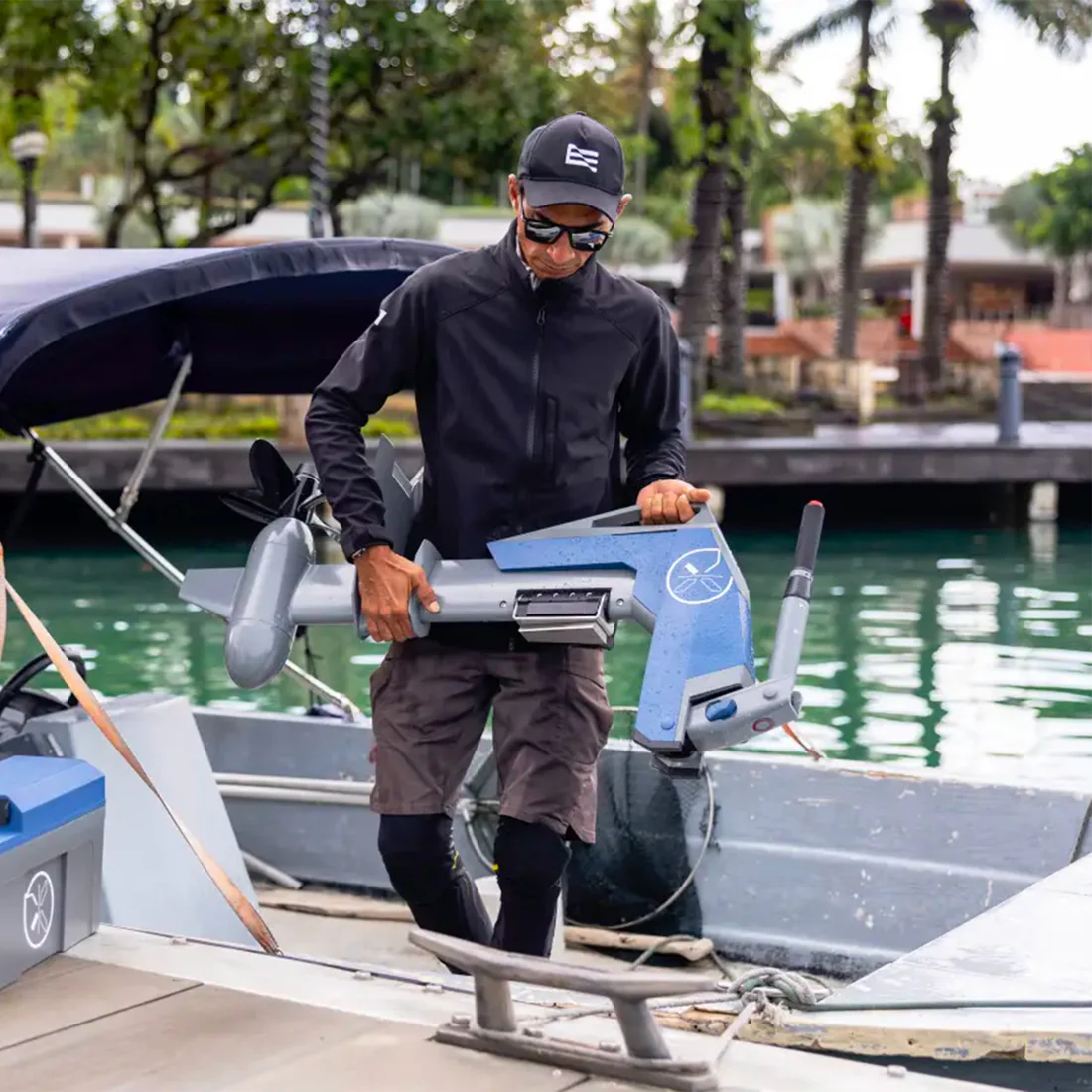 Momentum M-10 Electric Outboard with Battery Package - Image 10