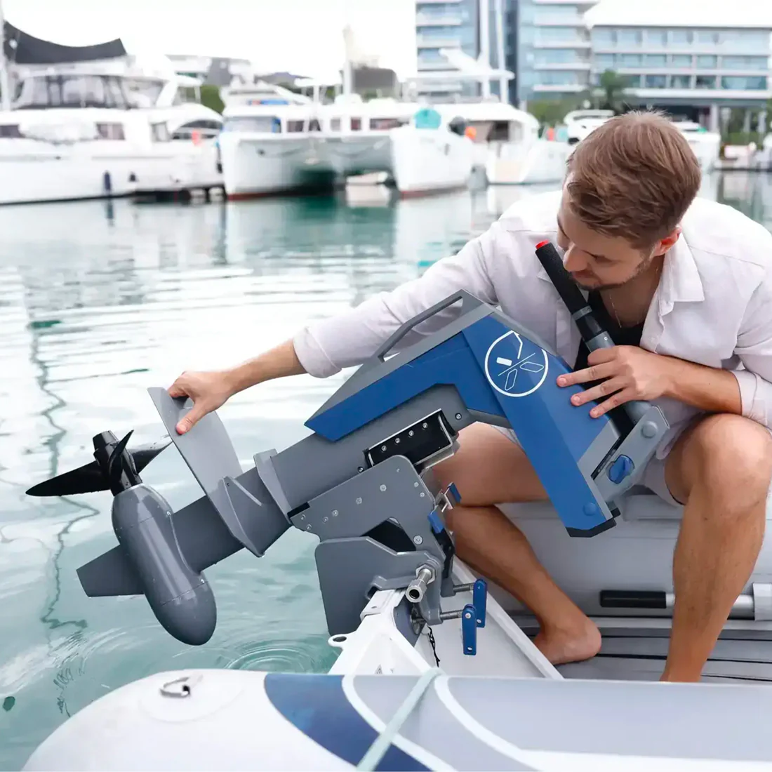 Momentum M-10 Electric Outboard with Battery Package - Image 8