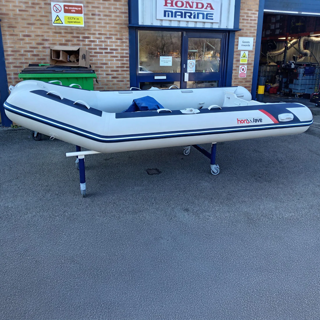 Reconditioned Honwave T38 IE Air V-Floor Inflatable Boat R-040-C - Image 2